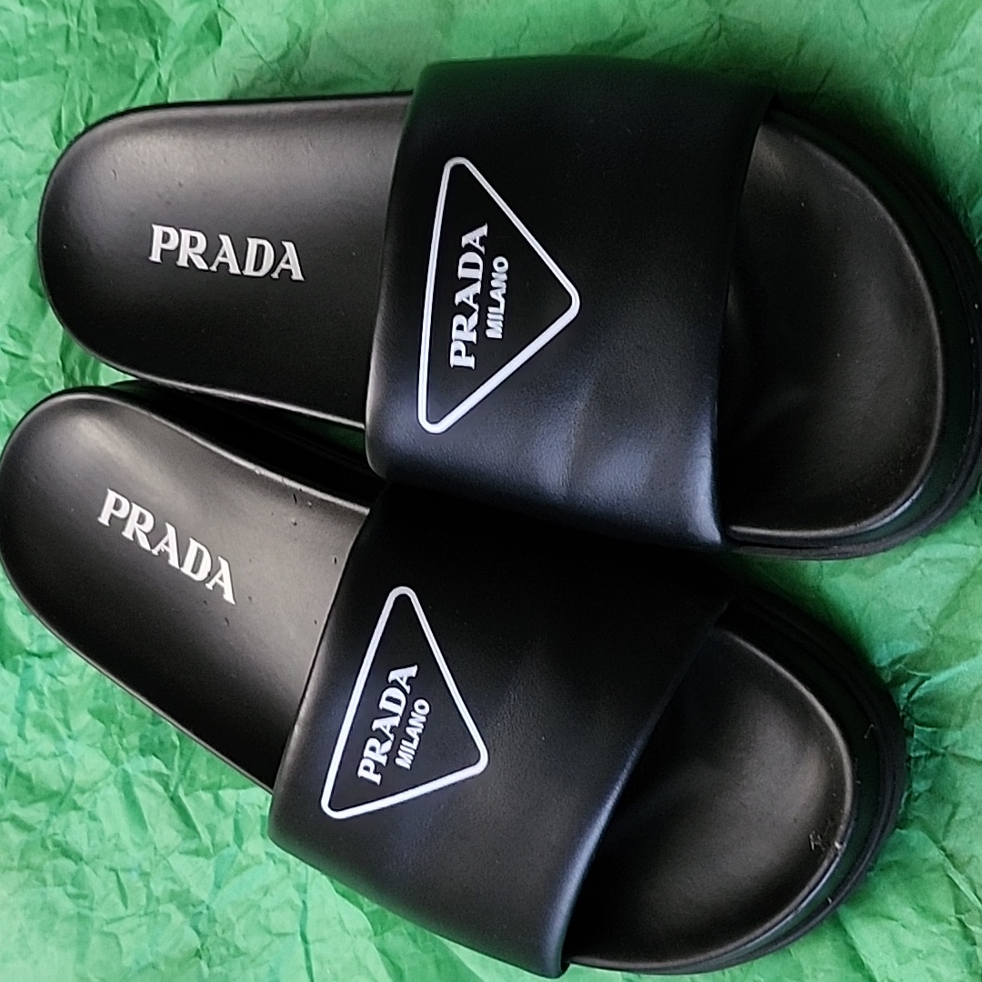 Prada Learher Slides